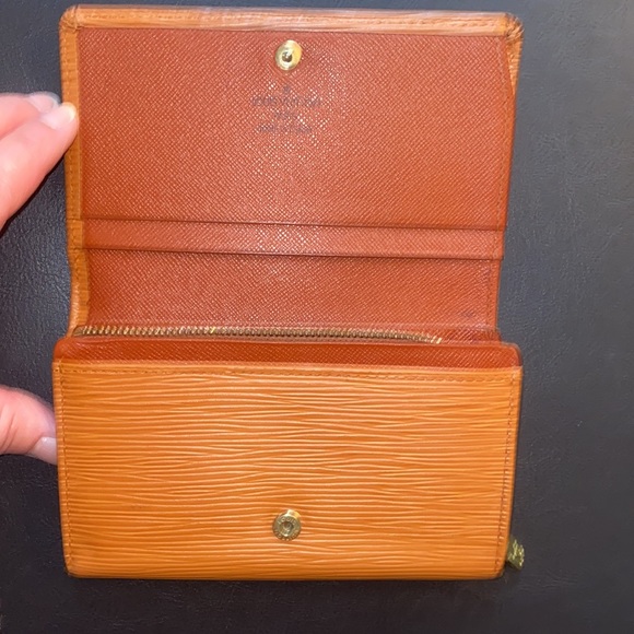Louis Vuitton Authentic EPI Wallet - Picture 2 of 8